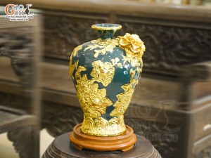 Mai bình men màu đắp nổi Công Đào Phú Quý dát vàng 24k nền xanh, cao 45cm