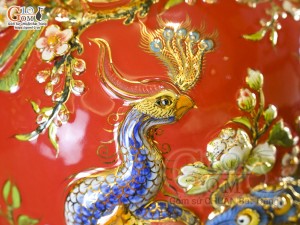 Mai bình men màu đắp nổi Công Đào Phú Quý vẽ vàng 24k nền đỏ, cao 52cm