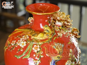 Mai bình men màu đắp nổi Công Đào Phú Quý vẽ vàng 24k nền đỏ, cao 52cm
