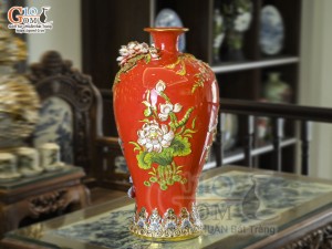 Mai bình men màu đắp nổi Công Đào Phú Quý vẽ vàng 24k nền đỏ, cao 52cm
