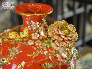 Mai bình men màu đắp nổi Công Đào Phú Quý vẽ vàng 24k nền đỏ, cao 52cm