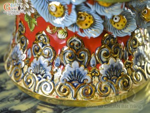 Mai bình men màu đắp nổi Công Đào Phú Quý vẽ vàng 24k nền đỏ, cao 52cm