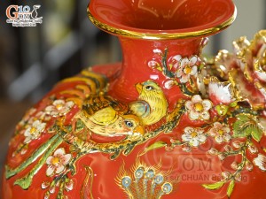 Mai bình men màu đắp nổi Công Đào Phú Quý vẽ vàng 24k nền đỏ, cao 52cm