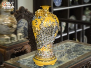 Mai bình men màu đắp nổi Công Đào Phú Quý vẽ vàng 24k nền vàng, cao 63cm