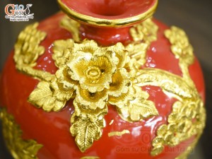 Mai bình men màu đắp nổi Mã Đáo Thành Công dát vàng 24k nền đỏ, cao 35cm
