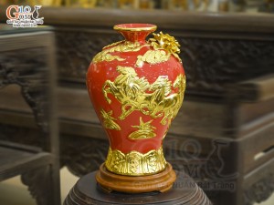 Mai bình men màu đắp nổi Mã Đáo Thành Công dát vàng 24k nền đỏ, cao 31cm