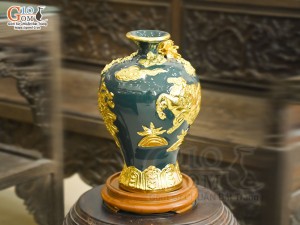 Mai bình men màu đắp nổi Mã Đáo Thành Công dát vàng 24k nền xanh, cao 45cm