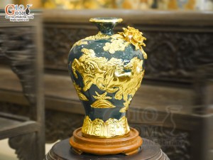 Mai bình men màu đắp nổi Mã Đáo Thành Công dát vàng 24k nền xanh, cao 35cm