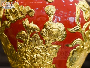 Mai bình men màu đắp nổi Thuận Buồm Xuôi Gió dát vàng 24k, nền đỏ cao 31cm