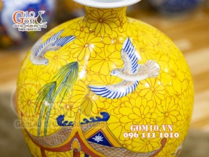 Mai bình men màu vẽ Chùa Một Cột nền vàng, cao 50cm