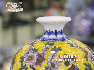Mai bình men màu vẽ Công Đào, cao 35cm