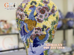 Mai bình men màu vẽ Công Đào Thành Danh nền vàng, cao 50cm