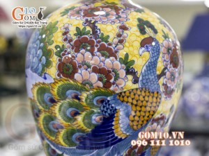 Mai bình men màu vẽ Công Đào Thành Danh nền vàng, cao 50cm