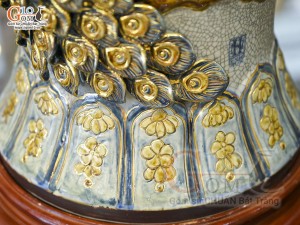 Mai bình men rạn đắp nổi Công Đào Phú Quý kênh vẽ vàng 24k, cao 62cm