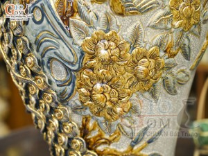 Mai bình men rạn đắp nổi Công Đào Phú Quý kênh vẽ vàng 24k, cao 62cm