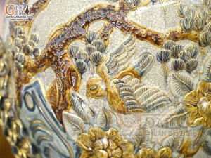 Mai bình men rạn đắp nổi Công Đào Phú Quý kênh vẽ vàng 24k, cao 62cm