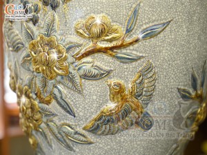 Mai bình men rạn đắp nổi Công Đào Phú Quý kênh vẽ vàng 24k, cao 62cm