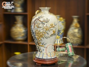 Mai bình men rạn đắp nổi Công Đào Phú Quý kênh vẽ vàng 24k, cao 62cm