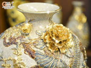 Mai bình men rạn đắp nổi Công Đào Phú Quý kênh vẽ vàng 24k, cao 62cm