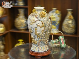 Mai bình men rạn đắp nổi Công Đào Phú Quý kênh vẽ vàng 24k, cao 62cm
