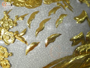 Mai bình men rạn, đắp nổi dát vàng Thuận buồm xuôi gió, cao 50cm