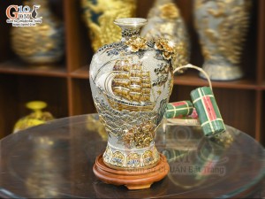 Mai bình men rạn đắp nổi Thuận Buồm Xuôi Gió vẽ vàng 24k, cao 40cm