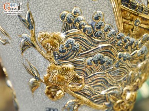 Mai bình men rạn đắp nổi Thuận Buồm Xuôi Gió vẽ vàng 24k, cao 40cm