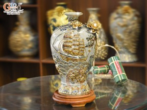 Mai bình men rạn đắp nổi Thuận Buồm Xuôi Gió vẽ vàng 24k, cao 40cm