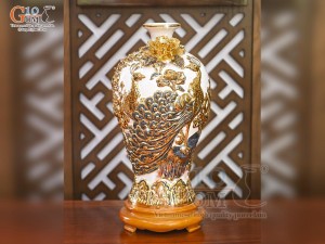 Mai bình men trắng đắp nổi Công Đào Phú Quý vẽ vàng 24k, cao 35cm