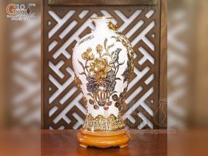 Mai bình men trắng đắp nổi Công Đào Phú Quý vẽ vàng 24k, cao 35cm