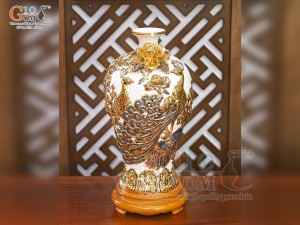 Mai bình men trắng đắp nổi Công Đào Phú Quý vẽ vàng 24k, cao 35cm