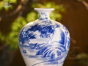 Mai bình men trắng vẽ Lã Vọng câu cá, cao 36cm