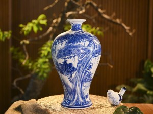 Mai bình men trắng vẽ Lã Vọng câu cá, cao 36cm