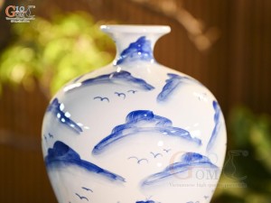 Mai bình men trắng vẽ Thuận Buồm Xuôi Gió, cao 36cm