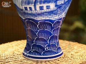 Mai bình men trắng vẽ Thuận Buồm Xuôi Gió, cao 36cm