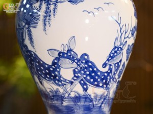 Mai bình men trắng vẽ Tùng Lộc, cao 36cm