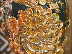 Mai bình men vân mây đắp nổi Công Đào Phú Quý vẽ vàng 24k, cao 56cm