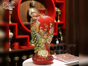 Mai bình men vân mây đắp nổi Công Đào Phú Quý vẽ vàng 24k màu đỏ, cao 55cm