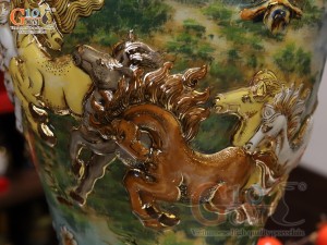 Mai bình men vân mây đắp nổi Mã Đáo Thành Công màu xanh loang vẽ vàng 24k, cao 55cm