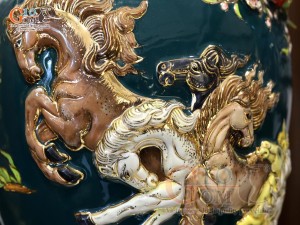 Mai bình men vân mây đắp nổi Mã Đáo Thành Công màu xanh lục bảo vẽ vàng 24k, cao 55cm