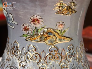 Mai bình men vân mây đắp nổi Thuận Buồm Xuôi Gió màu vàng loang vẽ vàng 24k, cao 52cm