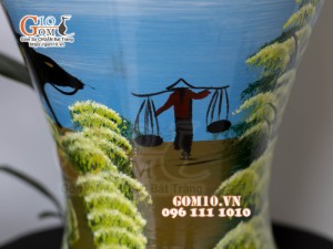 Mai bình sơn mài họa tiết đồng quê, cao 42cm