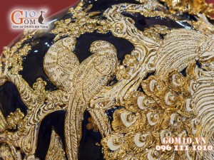 Mai bình tài lộc đắp nổi Công Đào dát vàng 24k, cao 52cm