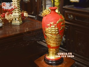 Mai bình Thuận Buồm Xuôi Gió đắp nổi dát vàng, nền đỏ, cao 50cm
