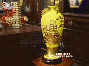 Mai bình Thuận Buồm Xuôi Gió đắp nổi dát vàng, nền vàng, cao 50cm