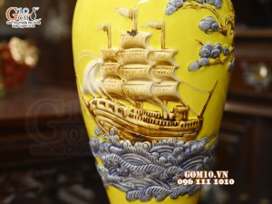 Mai bình Thuận Buồm Xuôi Gió đắp nổi, nền vàng, cao 50cm