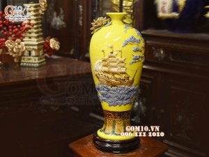 Mai bình Thuận Buồm Xuôi Gió đắp nổi, nền vàng, cao 50cm