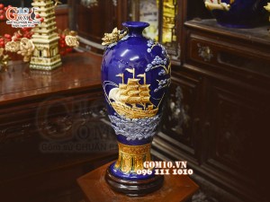 Mai bình Thuận Buồm Xuôi Gió đắp nổi, nền xanh coban, cao 50cm