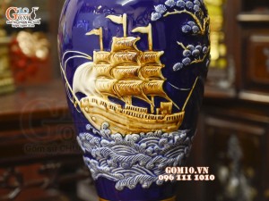 Mai bình Thuận Buồm Xuôi Gió đắp nổi, nền xanh coban, cao 50cm