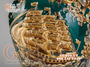 Mai bình Thuận Buồm Xuôi Gió đắp nổi vẽ vàng 24k, nền xanh lục bảo - cao 55cm
